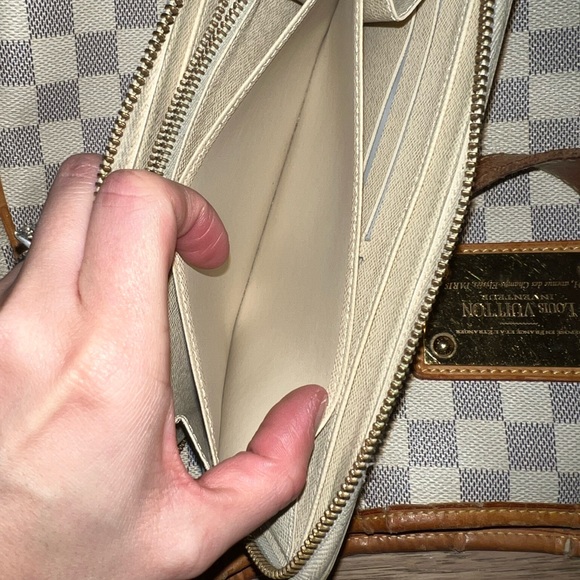 Zippy Wallet - Picture 7 of 9